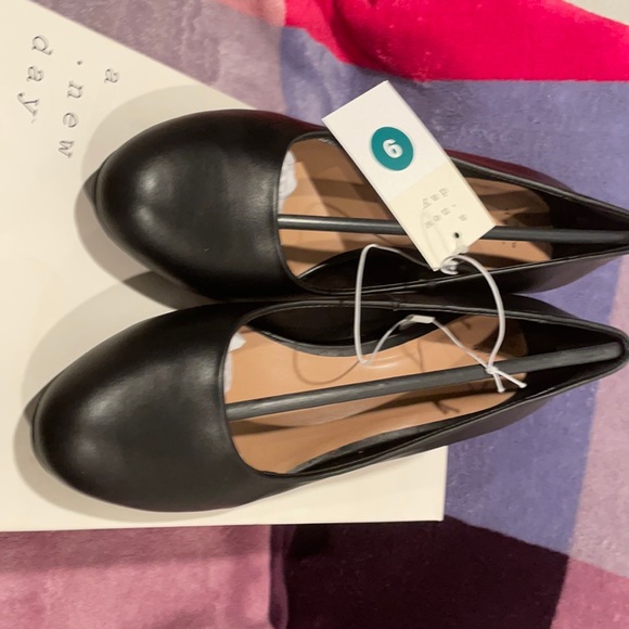 New shoes - Picture 1 of 3